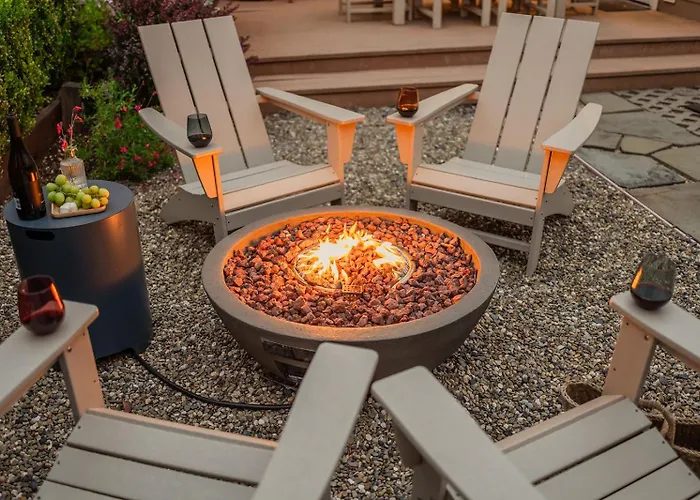 Healdsburg Plaza Charmer Hot Tub