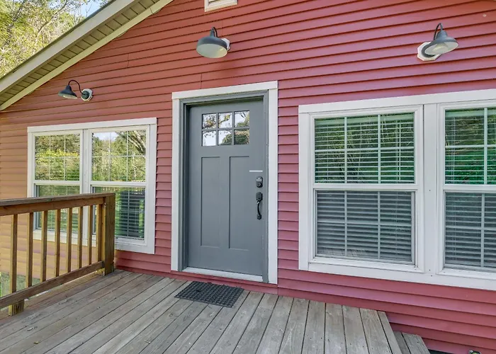 2 Mi To Warm Springs Pools: Home W/ Large Yard!