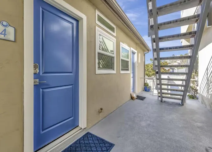 Ocean Views! Steps From Victoria Beach, Lux Design
