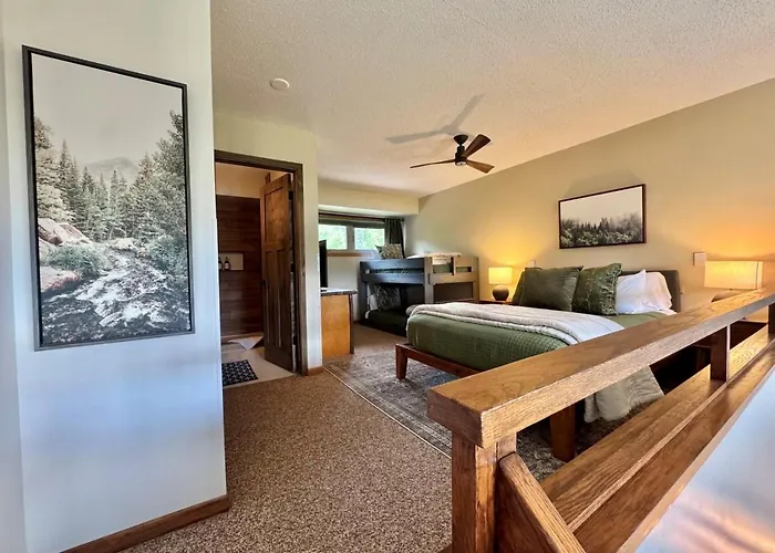 Beautiful Mountainview Top Floor Loft | Ski-In/Out