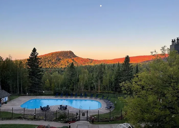 Beautiful Mountainview Top Floor Loft | Ski-In/Out
