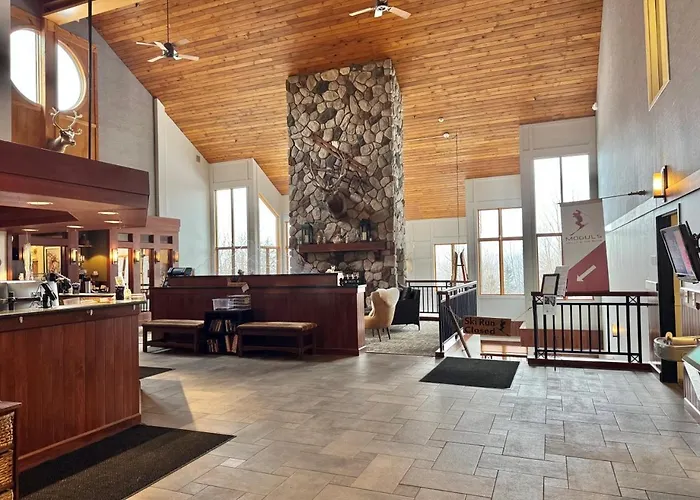 Beautiful Mountainview Top Floor Loft | Ski-In/Out