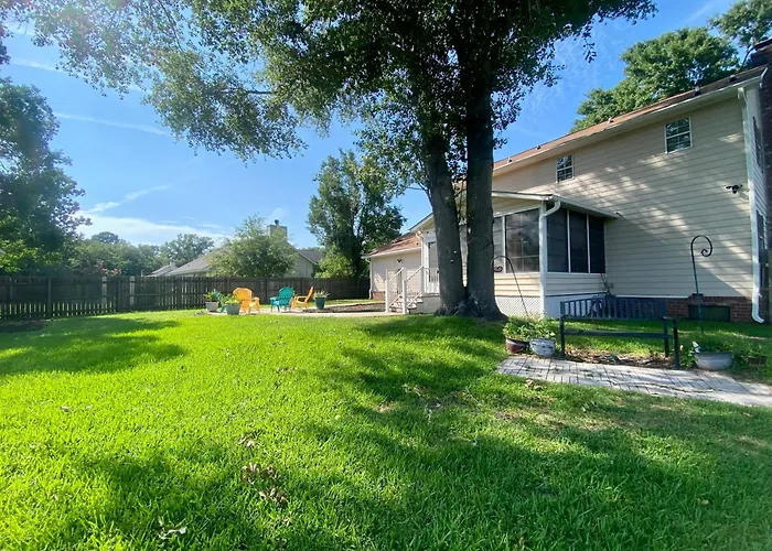 Cozy Home Away From Home - Pet-Friendly, King Bed