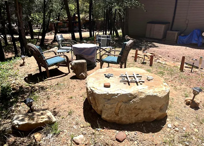 Peaceful Pine Place Cabin