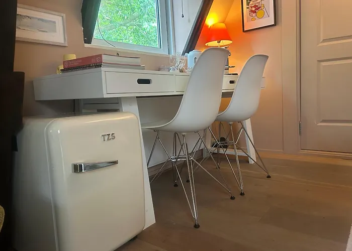 Cozy room just outside Utrecht Center, calm&green