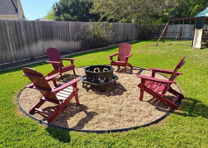 Luxury Home With Gourmet Kitchen - 3 Miles To A&M, Sleeps 14