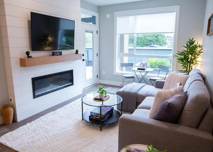 New 1 Bed Condo With Mtn Views