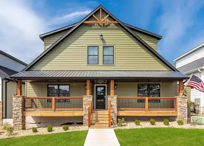 Branson 10 Bedroom Lakeside Lodge! Private Heated Pool!
