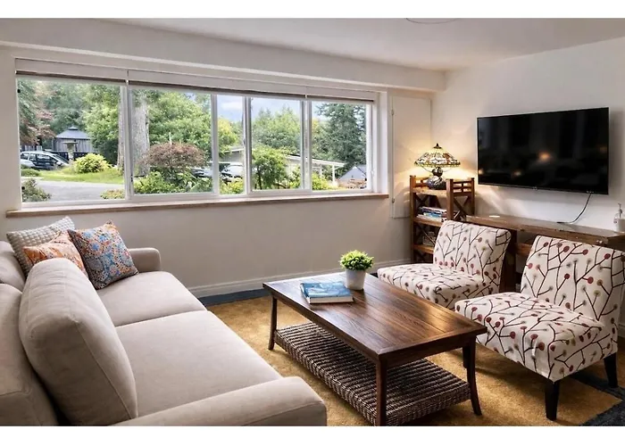 Cozy Coastal Retreat Close To Beach Park