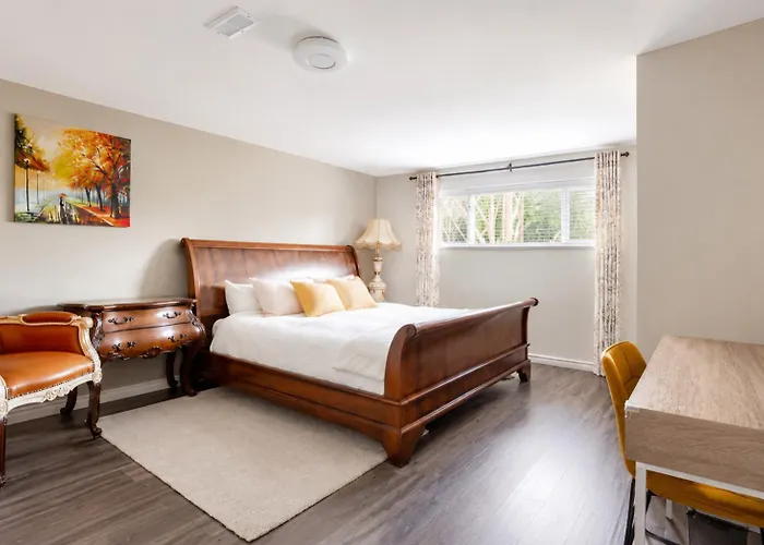 Cozy Coastal Retreat Close To Beach Park