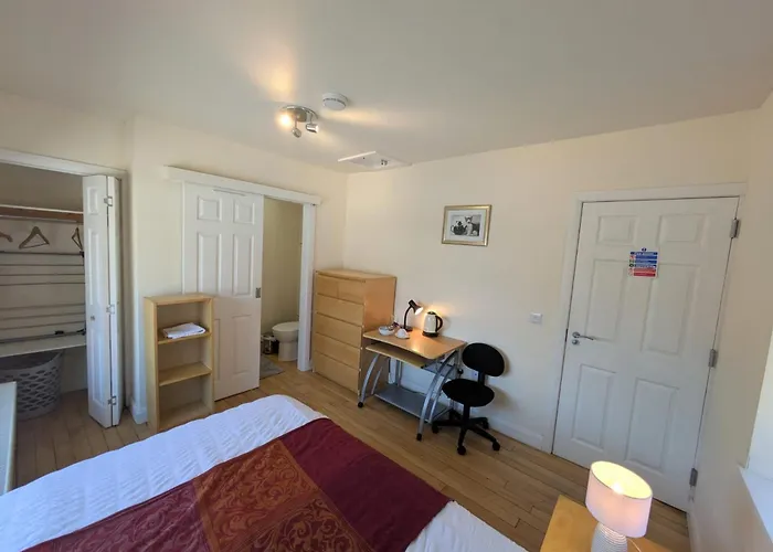 Ensuite Double Rooms -Self-Catering In Shared Kitchen