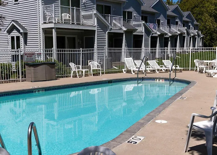 Relaxing Busy Bee C-7 By Simple Life Rentals