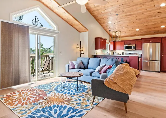 Upper Deck By Simple Life Rentals