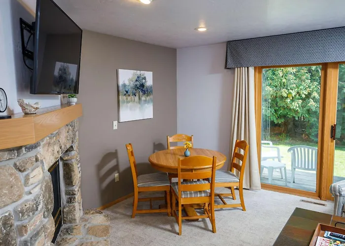 Peacefield At The Hilltop C-4 By Simple Life Rentals