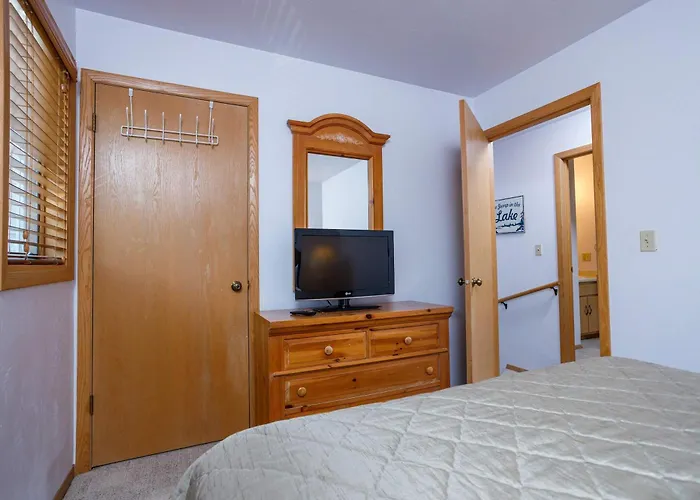 Peacefield At The Hilltop C-4 By Simple Life Rentals