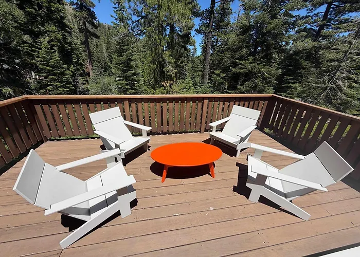 Pet-Friendly Home, Deck, 1 Mile To Alpine Meadows