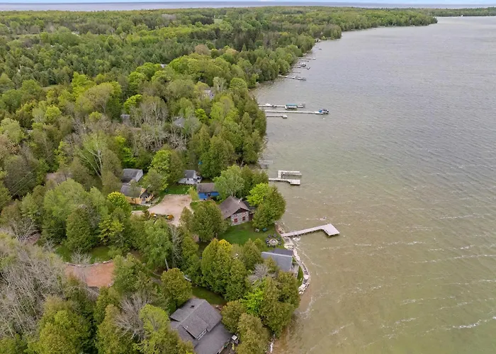 Sunset Shores - Lakeside Cabin #1 By Simple Life Rentals