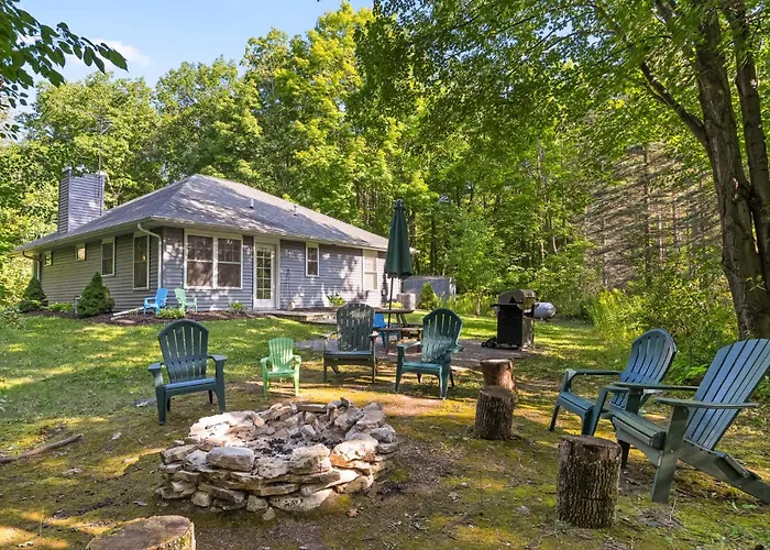 Blue Bear Cottage At Simple Life Rentals