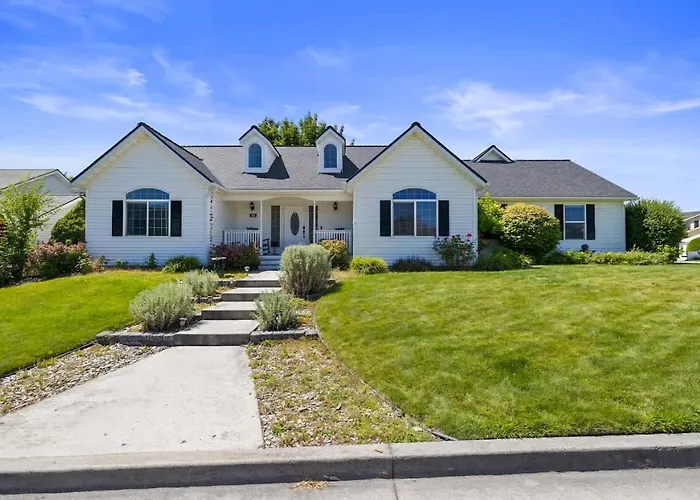 Family Home With Pool Table - Fall Weekly Savings