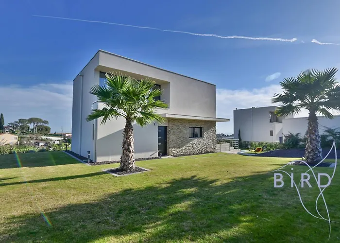 Contemporary Villa Pool And Sea View