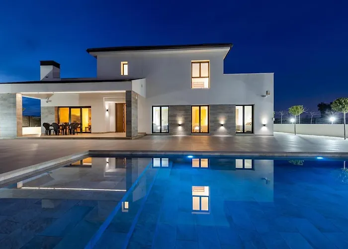 Palm Breeze Villa By Fidalsa