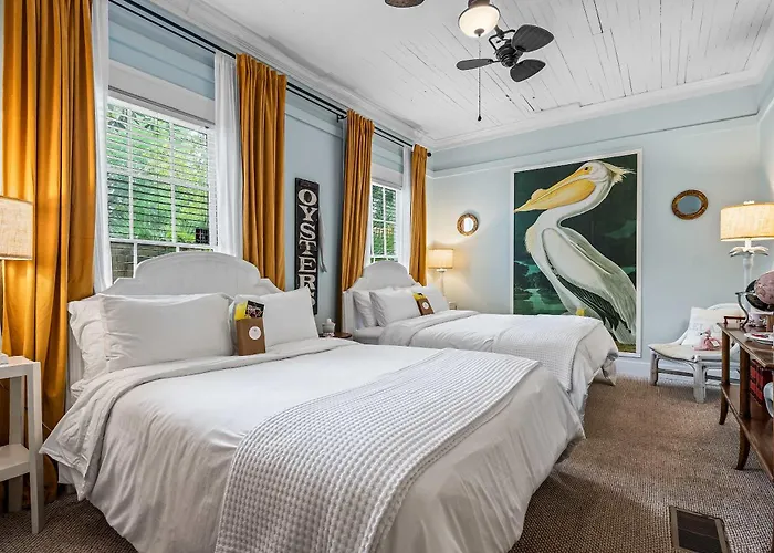 Old Carrabelle Hotel Captains Quarters Suite