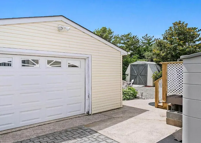 Wifi Yes To Pets Patio Private Yard Beach Chairsbalcony Beach Badges Outside Shower Deckslarge 5 Bedroom 2 Bath Bayside Cape