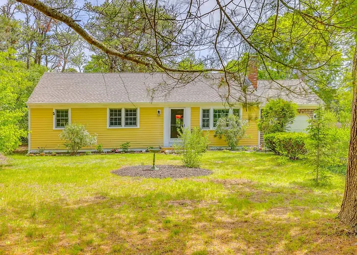 Classic Cape Cod Escape: Beaches And Backyard Bbqs