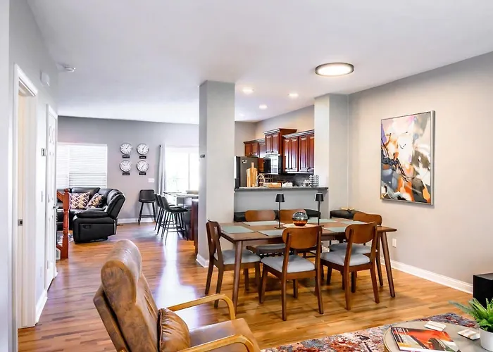 Nd Luxury Townhome 8 Min To Nd Stadium!