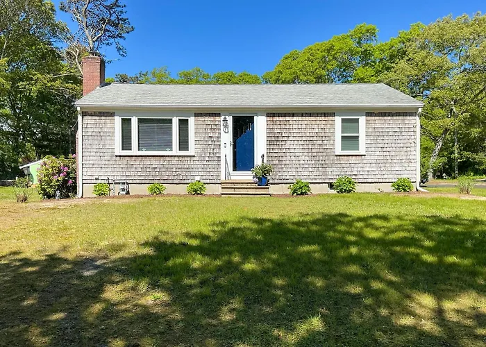 < 1 Mi To Craigville Beach: Home W/ Patio & Bbq