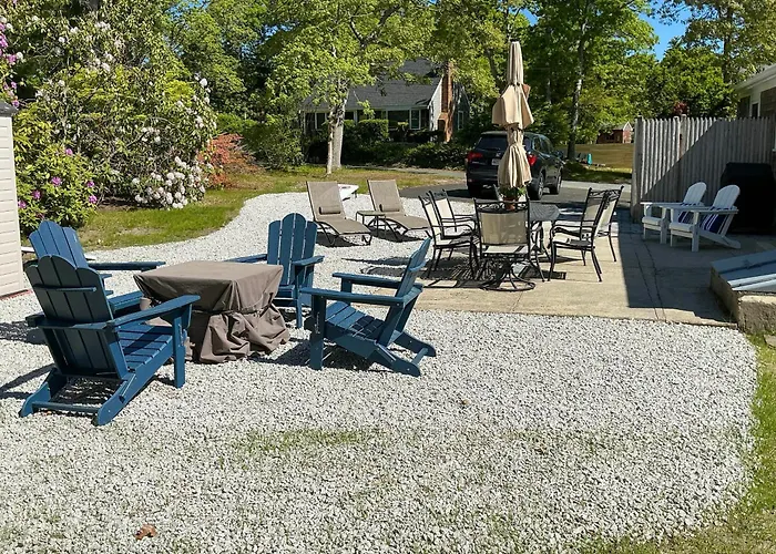 < 1 Mi To Craigville Beach: Home W/ Patio & Bbq