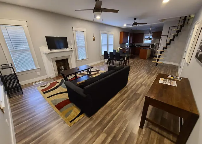 Next To Downtown Greensboro Bungalow Rooms