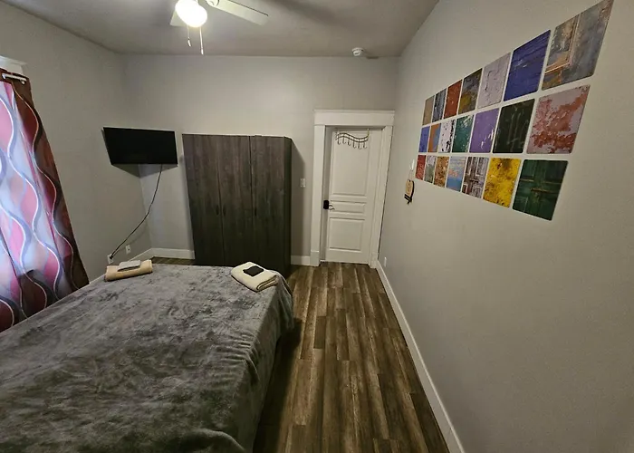 Next To Downtown Greensboro Bungalow Rooms
