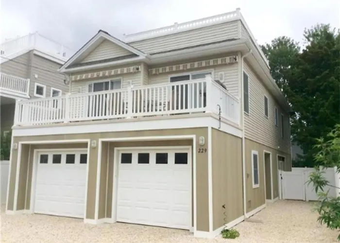 Single Family Ship Bottom Wifi Beach Badges Decks Air Conditioning Granite Countertops Recently Renovate Single Family House In Ship Bottom