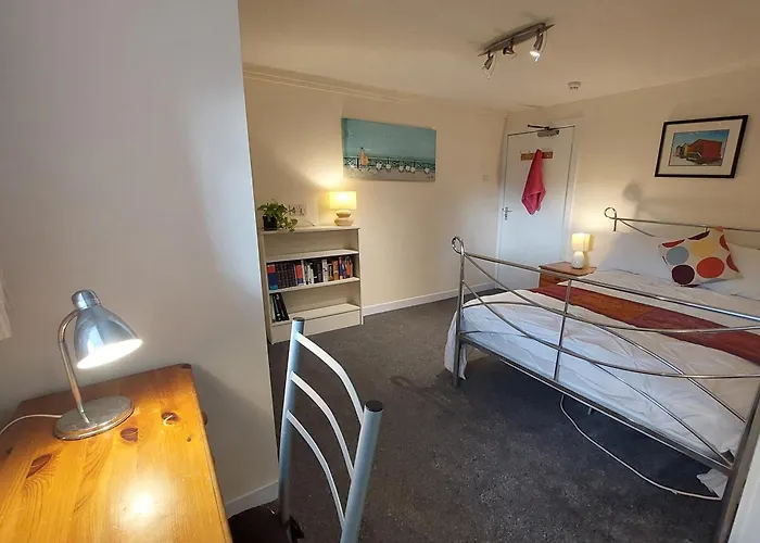 Ensuite Rooms, Self-Catering In Shared Kitchens