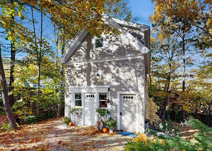Charming Coastal Cottage With Firepit And Easy Beach Access