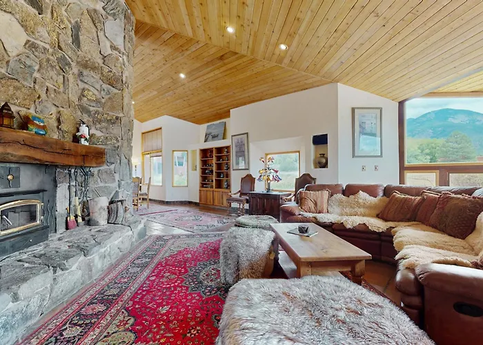 Spacious Home W/ Pool & Hot Tub In Arroyo Seco!