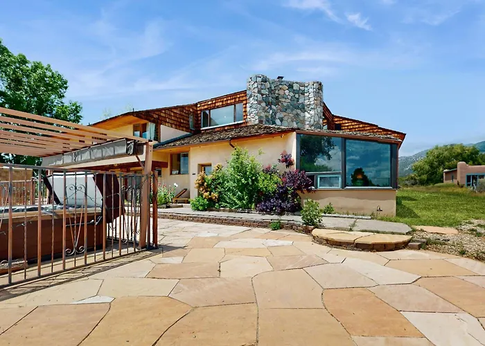 Spacious Home W/ Pool & Hot Tub In Arroyo Seco!