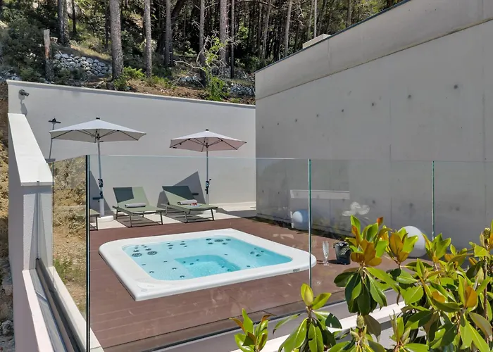 Villa Fragment - Designer Villa With Jacuzzi
