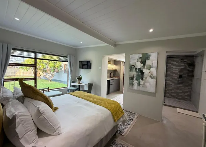 Mccrae'S Garden Suite