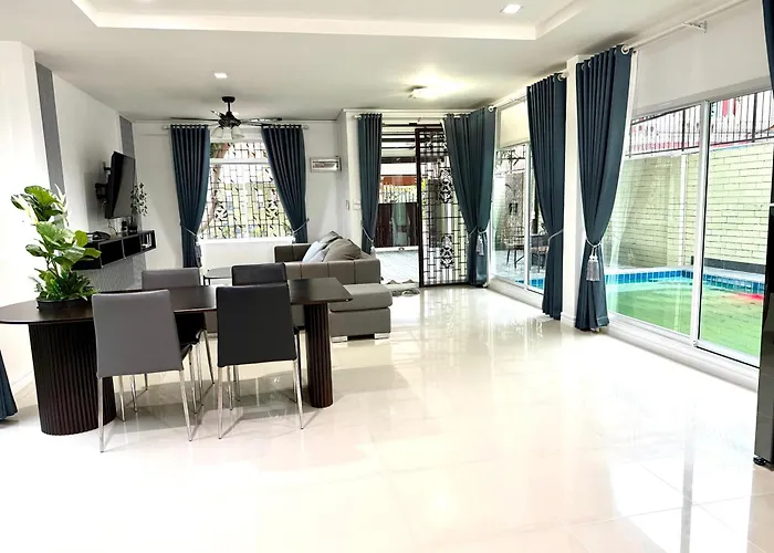 Warisa Happy Pool Villa Near Pattaya Beach