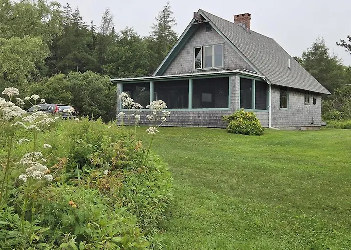 Peaceful Coastal Cabin With Screened Porch, Water View Of The Cove, Dog-Friendly