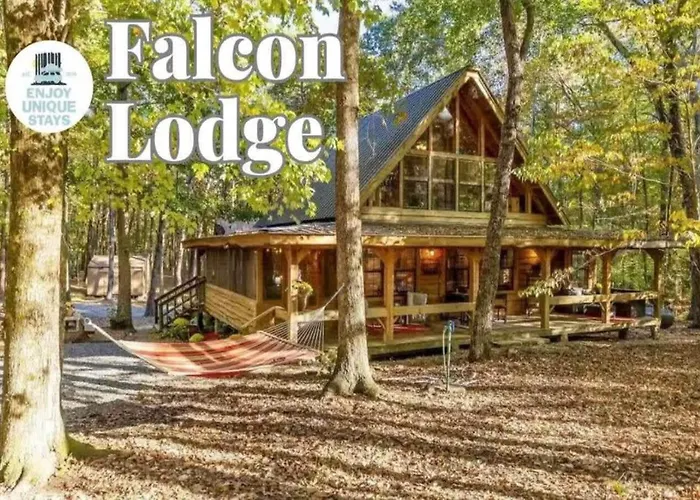 Hot Tub, Fire Pit & Games! Family Falcon Lodge