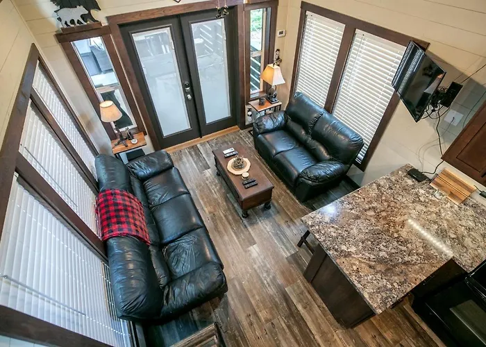 Stunning Cottage Nestled Amidst Trees With Fire Pit In Monteagle, Tennessee