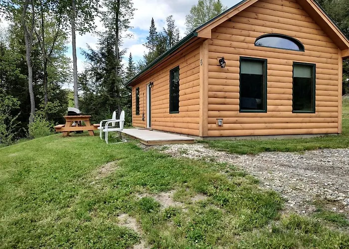 Cozy Pet-Friendly Cabin In Hyde Park, Vermont - Perfect For A Nature Escape Near The Green River Reservoir State Park