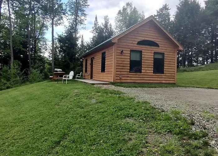 Cozy Pet-Friendly Cabin In Hyde Park, Vermont - Perfect For A Nature Escape Near The Green River Reservoir State Park