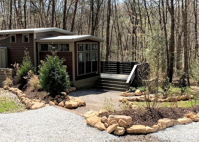 Picturesque Tiny Cottage With Cozy Indoor And Outdoor In Tennessee