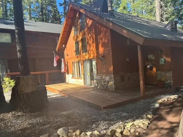 Relax At Rustic Tahoe Charm - Minutes To Lake
