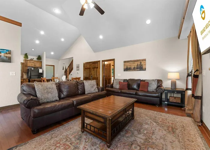 Hickory Hideaway With Communal Pool Access