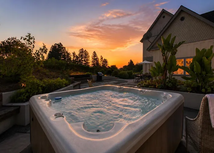 Private Vineyard Retreat With Hot Tub
